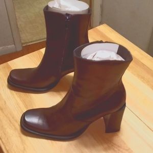 From Anita's Closet Charles David Motor Lux Metal Brown, size 6 Zippered Boots